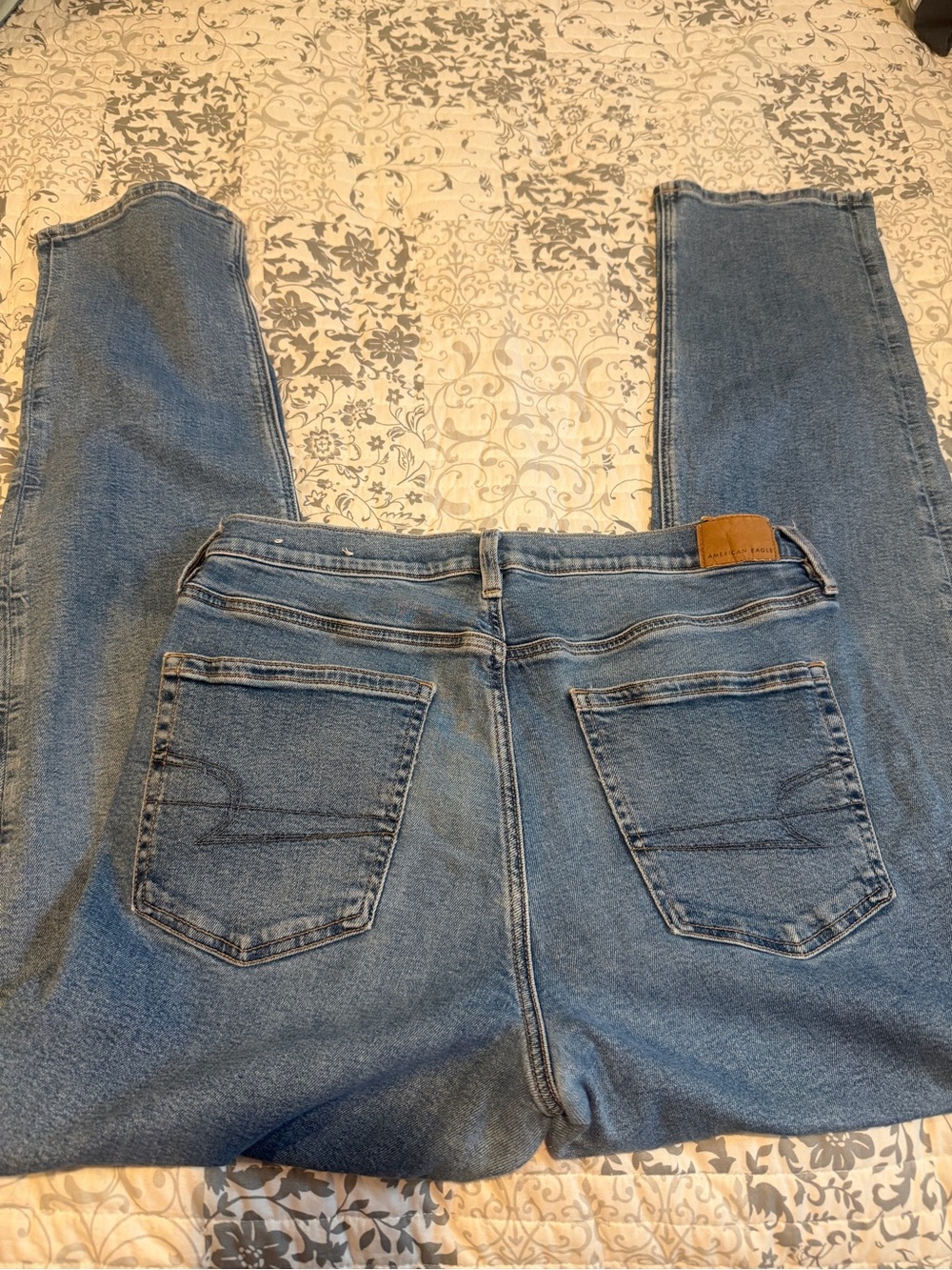 Women’s American Eagle 90’s straight leg jeans size 10